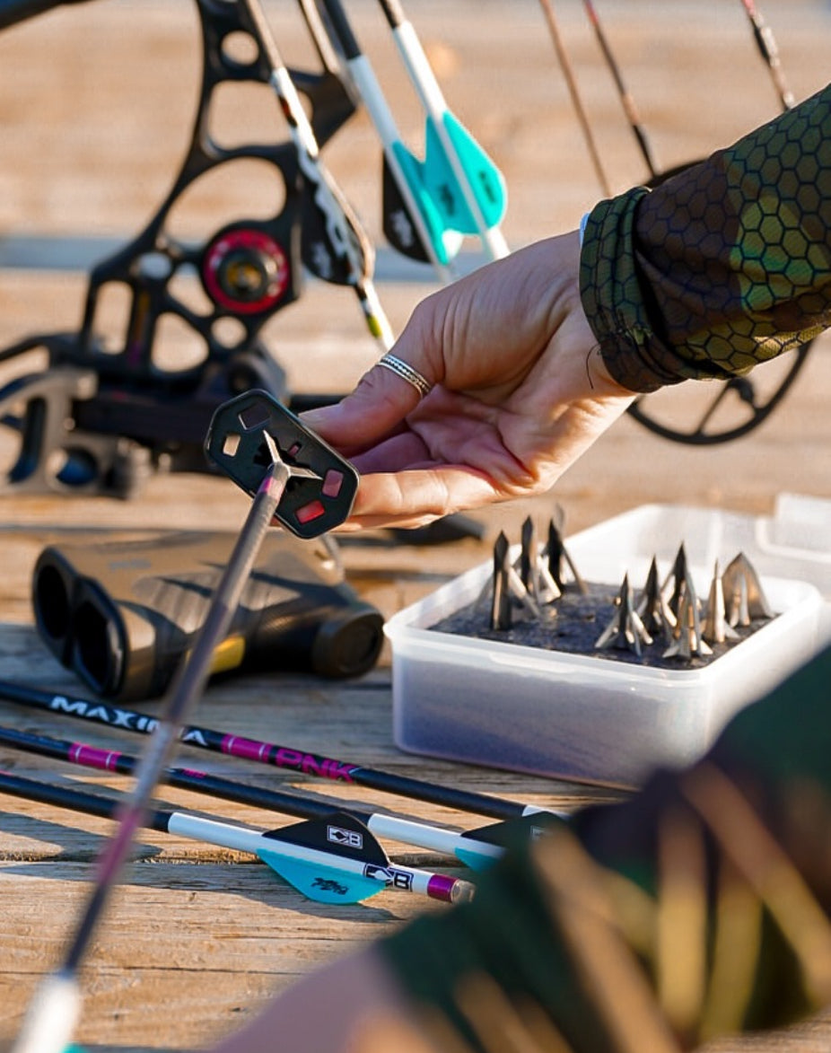 BH16 - Broadhead Box - Holds 16 fixed or Mech.